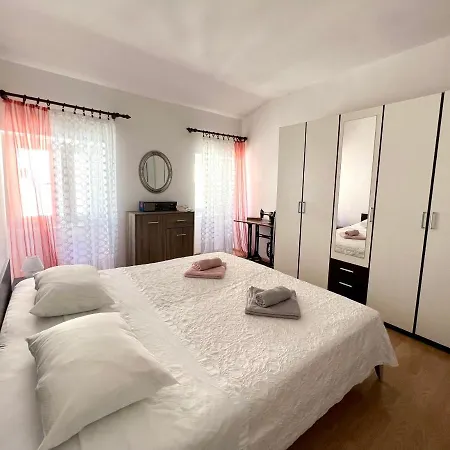 Moris Apartment *